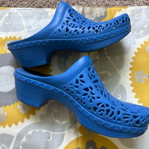 Dansko Shoes - Dansko pippa clogs mules shoes slip on women’s 9.5